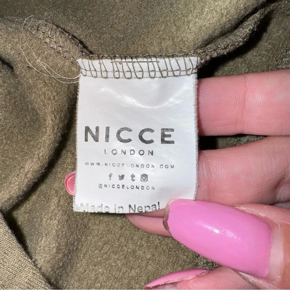 ASOS Nicce London Long Sleeve Shirt Asymmetrical Crewneck Colorblock Size Medium - Picture 11 of 12